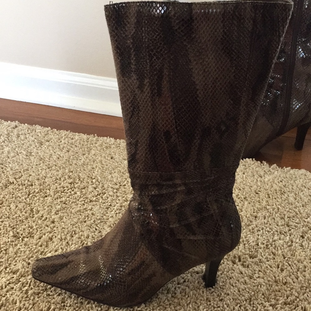 Boots - Picture 4 of 4